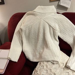 It’s a casual but sexy ,smart look !